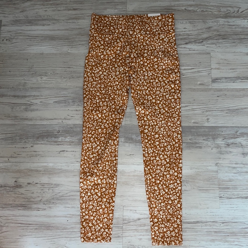 Lou & Grey Ponte Pocket Leggings in size small ✨